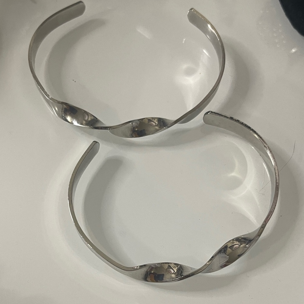 Bracelet Sleek Silver Women's Twist Cuff styled - Picture 5 of 5